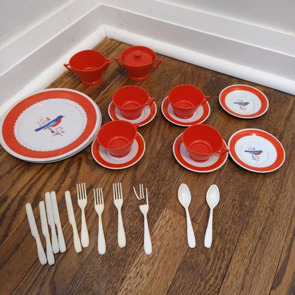 Red and White Dinnerware Set - Picture 8 of 13